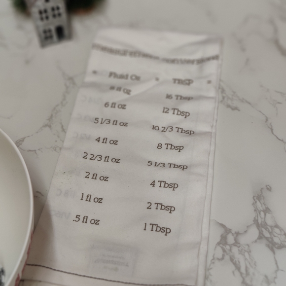 CHRISTMAS FOREST KITCHEN GIFT BOWL! FOUR HAND TOWELS AND AVEDA PRODUCTS. - Picture 3 of 8